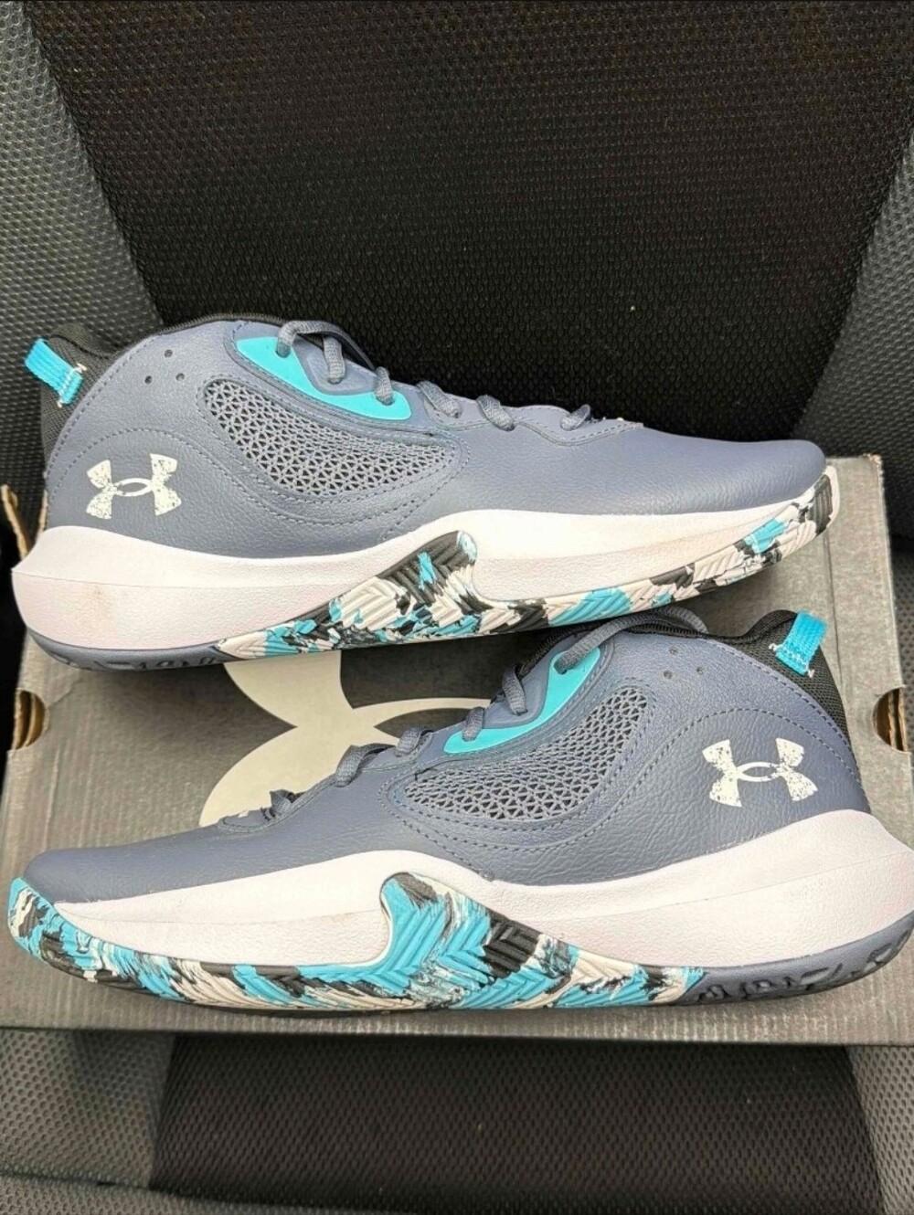 Men's Size 9.5 - Athletic Shoes Under Armour Lockdown Downpour Grey Blue Sneaker
